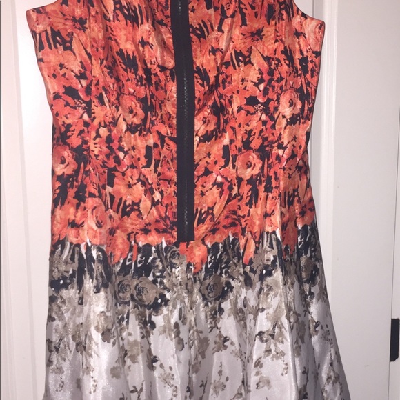 PRETTY FLORAL PATTERN DRESS💃🏾👗. EUC - Picture 2 of 6
